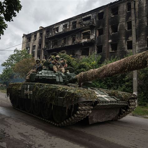 Ukraine Battles Flooding After Russian Strike on Dam - WSJ