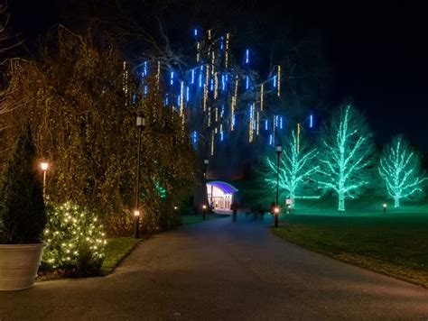 Longwood Gardens lights up holidays