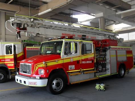 Queensland Fire & Rescue Freightliner Ladder Truck | Fire rescue, Fire ...