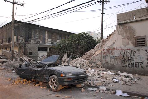 File:Earthquake damage in Port-au-Prince 2010-01-20 2.jpg - Wikipedia, the free encyclopedia