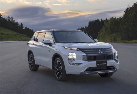 First Drive: 2023 Mitsubishi Outlander PHEV - The Detroit Bureau