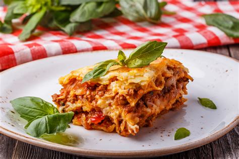 Lasagnes à la bolognaise améliorées | Recipe | Lasagna, Lasagna recipe ...