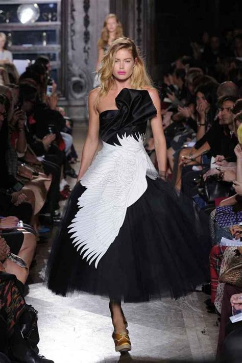 Giles Deacon | Moschino fashion, Dresses, Fashion