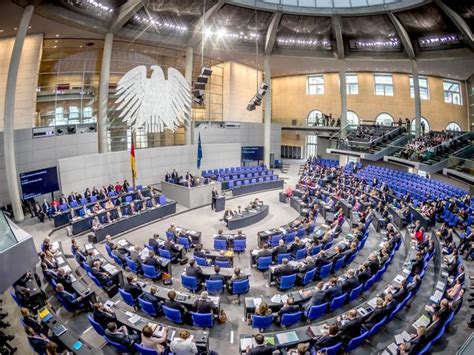 Entwicklung «sehr ernst»: Schäuble erlässt Maskenpflicht im Bundestag ...