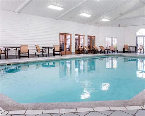 Mackinaw City Hotels - Comfort Inn Lakeside Hotel Amenities