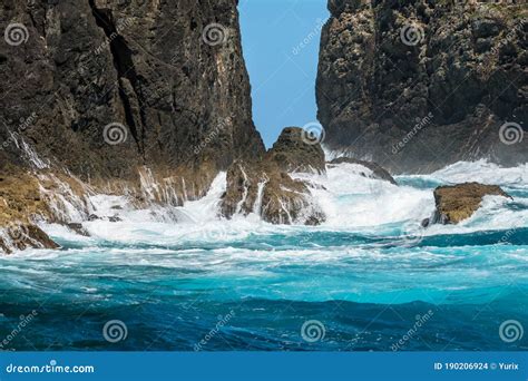 Hole in the Rock New Zealand. Stock Photo - Image of hiking, motukokako ...