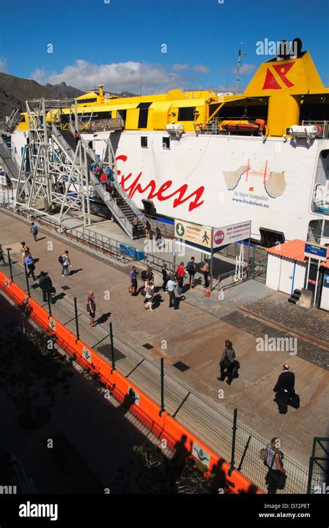 Fred Olsen Express ferryboat Stock Photo - Alamy