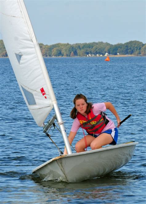 How to Sail the Laser: LASERS SAIL A ONE BOAT RACE