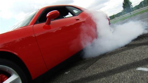 Throwback Thursday: Dodge Challenger SRT8 Burnout! - The Car Guide