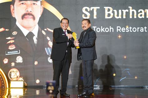 Jaksa Agung ST Burhanuddin Raih Penghargaan Detikcom Awards