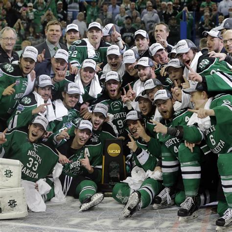 NCAA Hockey Championship 2016: UND vs. Quinnipiac Score and Twitter Reaction | Bleacher Report ...