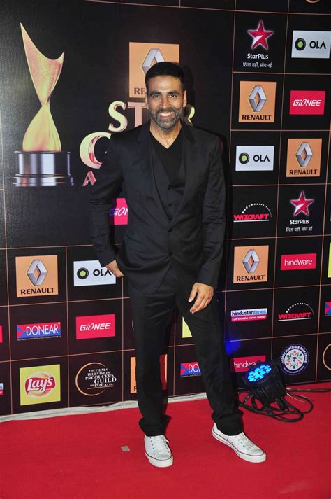 Star Guild Awards 2015: Celebs Sizzle on Red Carpet [PHOTOS]