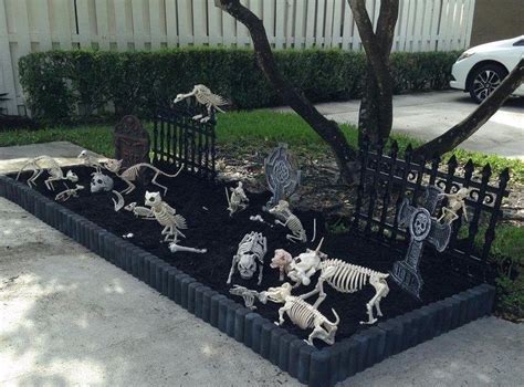 Plastic Animal Skeleton Bones for Horror Halloween decor pet cemetary bulldog | eBay | Outdoor ...