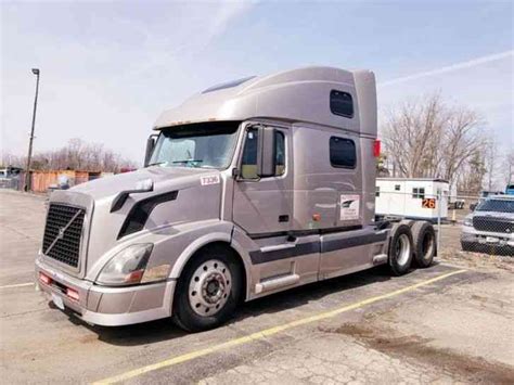 Volvo Vnl 780 (2006) : Sleeper Semi Trucks