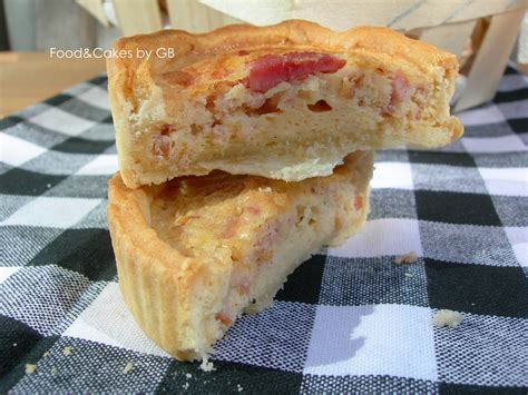 FOOD & CAKES: Tartaletas de queso Parmesano, bacon ahumado y albahaca fresca