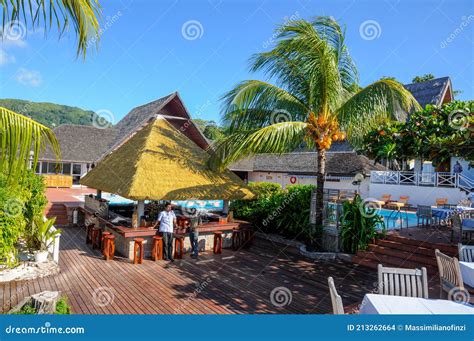 The La Digue Island Lodge Restaurant Editorial Stock Image - Image of colorfoul, resort: 213262664