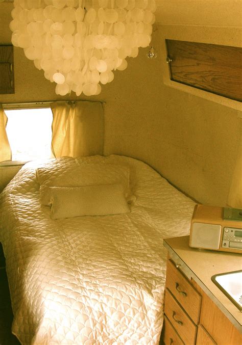 1960 Airstream Caravel 17' "Little Lotus" interior by Kristiana Spaulding | Vintage trailer ...