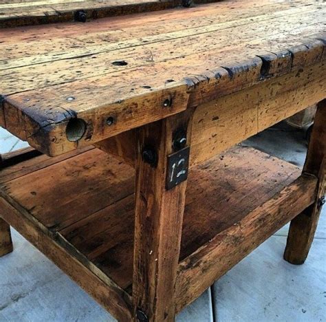 What an awesome looking table ..... love it ! | Barn wood pics | Timber furniture, Diy furniture ...