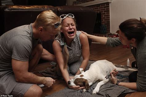 Heart-breaking Photos Show Dog Owners in Unbearable Pain as Their Pets Pass Away After Being ...