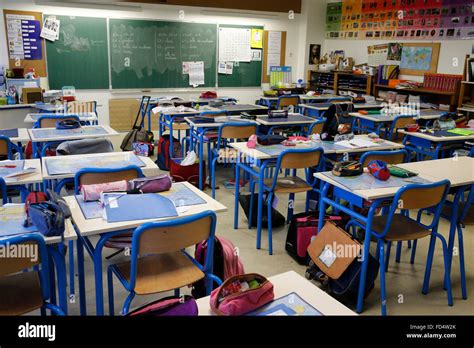 Primary school classroom Stock Photo - Alamy