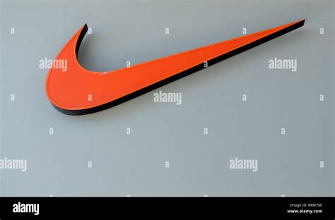 Nike logo hi-res stock photography and images - Alamy