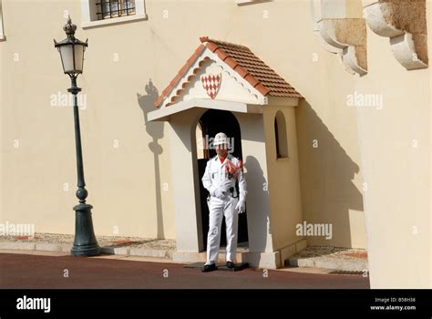 Ceremonial palace guards hi-res stock photography and images - Alamy