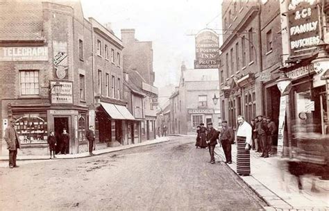 Saracens Head Inn Ware in Hertfordshire in 1906. | Street view, Hertfordshire, England