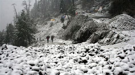 Shimla experiences season’s first snowfall | India News - The Indian ...