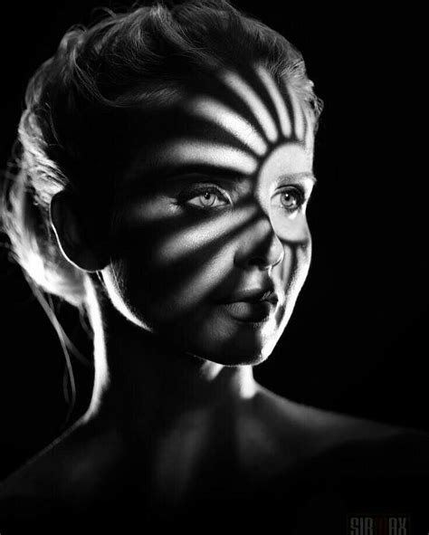 Pin by Levonda-2 on LOOKS, Expressions in 2020 | Eye photography, Shadow portraits, Black art ...