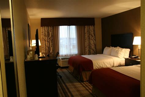 Holiday Inn Express & Suites Nevada, an IHG Hotel Nevada, Missouri, US - Reservations.com