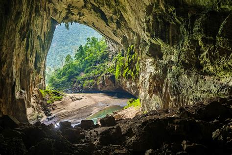 How to explore the world's largest cave, Hang Son Doong, in Vietnam ...