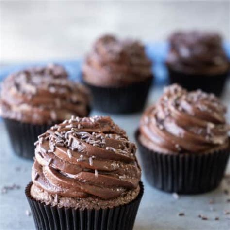 Healthy Chocolate Cupcakes - El Mundo Eats