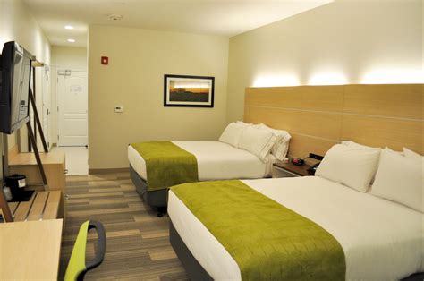 Holiday Inn Express & Suites Price $117 ($̶1̶3̶6̶). Price Hotel Deals & Reviews - KAYAK