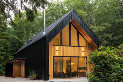 11 Best Tofino Airbnb & Cabin Rentals for Nature Lovers | Field Mag