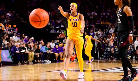 LSU star Angel Reese suffers apparent injury vs. Georgia - On3