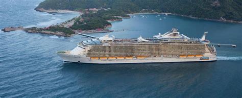 Oasis of the Seas Cruise Ship - Royal Caribbean Cruises Oasis of the ...