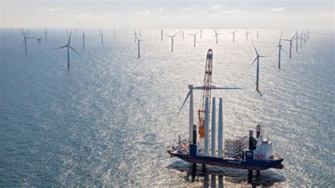 Offshore Wind Farms: The Advantages and Challenges - WindCycle