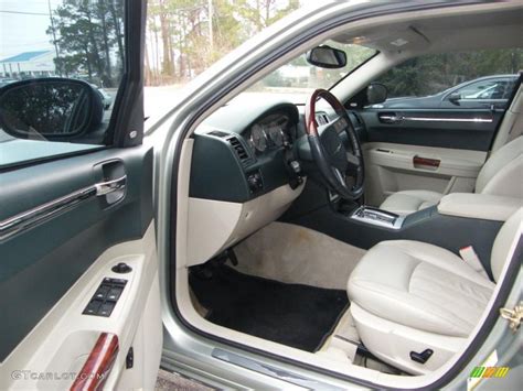 2006 Chrysler 300 interior accessories