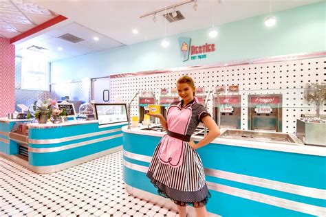 Frozen yogurt and ice-cream shop design - Besties Cool Treats