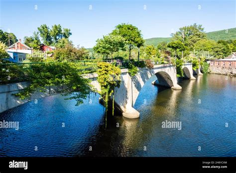 Bridge of Flowers in Shelburne Falls, Massachusetts, USA. The Bridge of ...