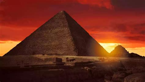 Focus on the Pyramids of Giza | Ask Aladdin