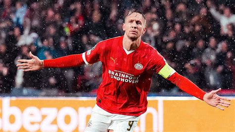 Luuk De Jong Scores Goal, PSV Eindhoven Wins 1-0 Over Racing Lens In Champions League