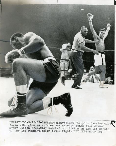 Lot Detail - Cassius Clay Vs. Sonny Liston II (1965) Original 11x14 Wire Photograph