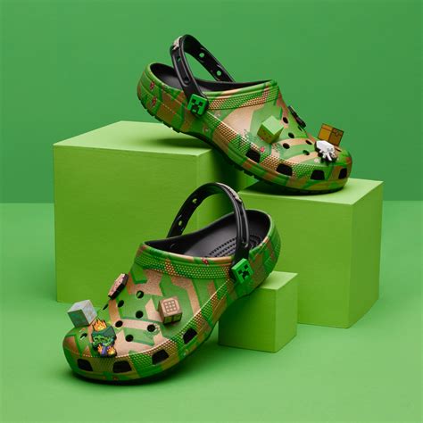 Crocs x Minecraft Classic Clog - Green | Journeys