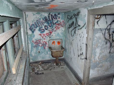 Free Images : house, building, wall, abandoned, sink, empty, graffiti ...