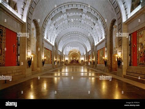 Valle de los Caidos. Conjunto interior de la Nave de la Basilica. Guadarrama Stock Photo - Alamy