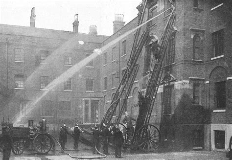 The London Fire Brigade conducting a drill, June 1896 (3370x2330) : r/HistoryPorn