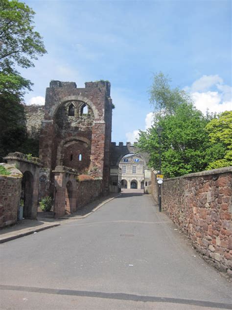 Entrance to Exeter Castle © John Firth cc-by-sa/2.0 :: Geograph Britain and Ireland