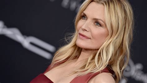 Michelle Pfeiffer's New Blunt Bob Is Proof That 2023 Will Be All About Short Hair — See Photos ...