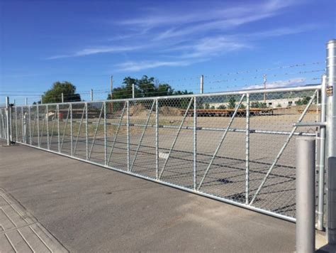 Custom Chain Link Gates - Kelowna | Quality Chain Link Fencing